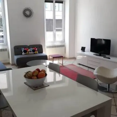 Spacious Wifi Next To The Port Apartment